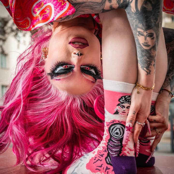 Pandora Nox – Drag Queen Kunstsokken voor wholesale door Play.Gay