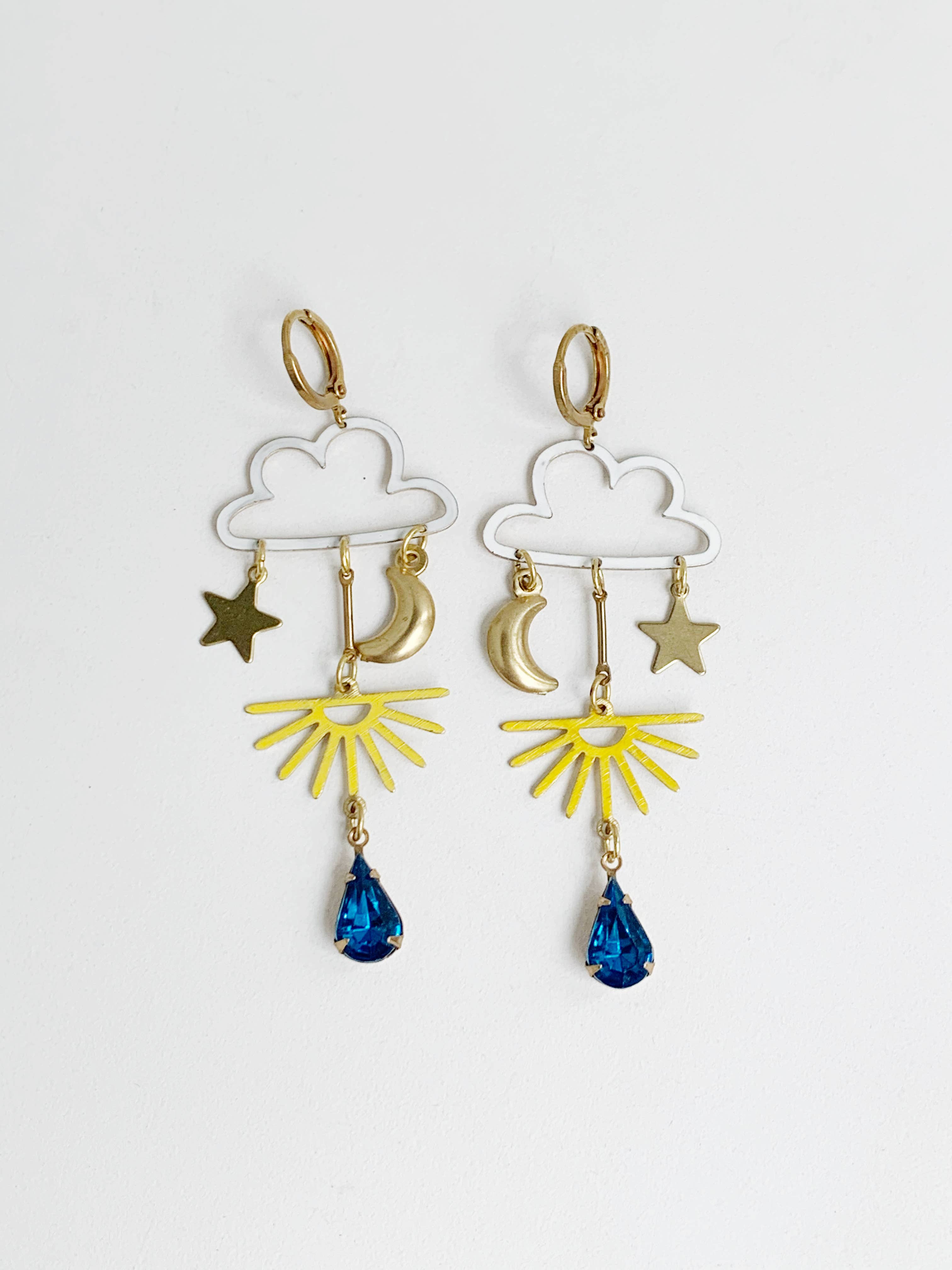 Bou Cou – wholesale Dangle earrings – Beautiful Sky Brass Dangle Earrings with Cloud Cluster Drops3