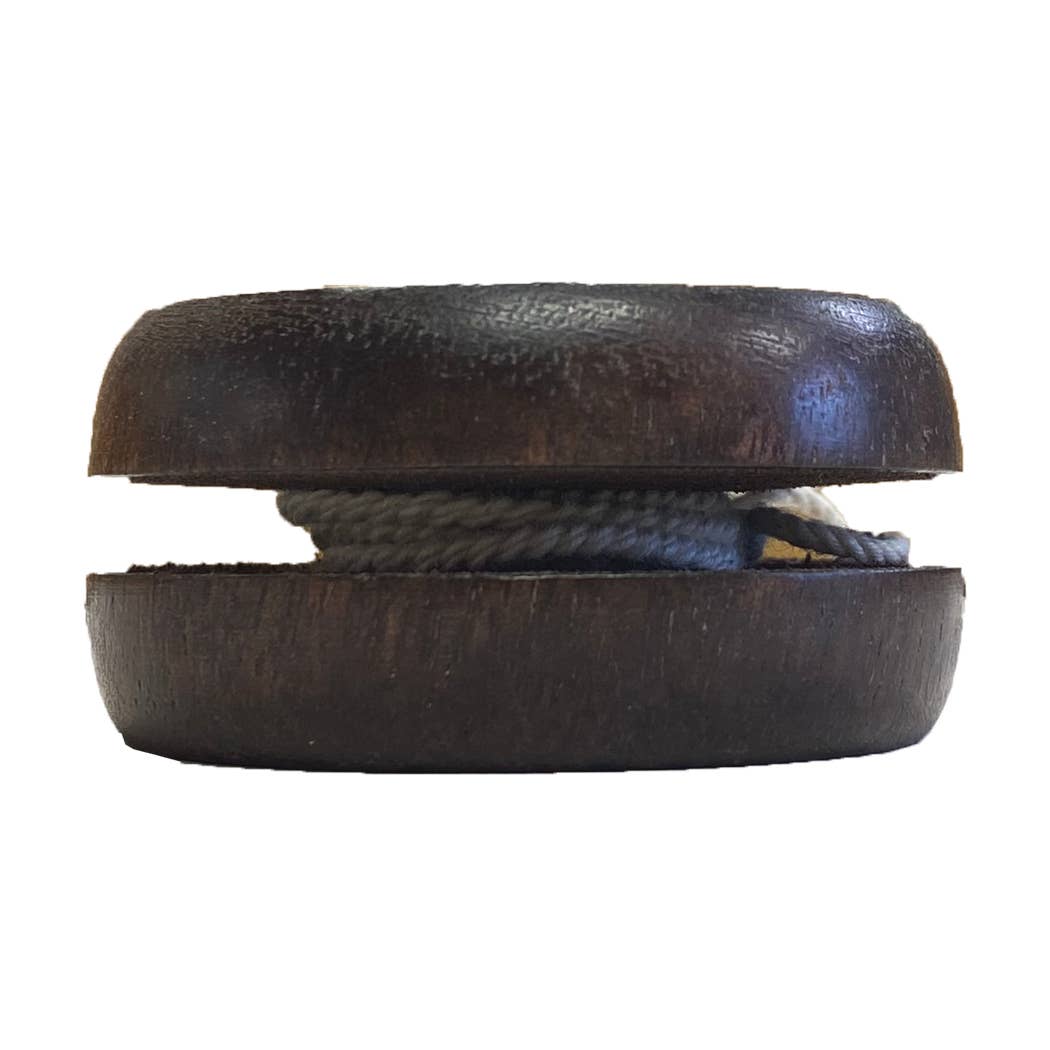 Madison Bay Co. - Historical Home Decor Reproductions - Vendita all'ingrosso Giocattolo in legno - Bambini - Yo-Yo in Legno Massiccio in Sacchetto di Stoffa - 2-1/2"1