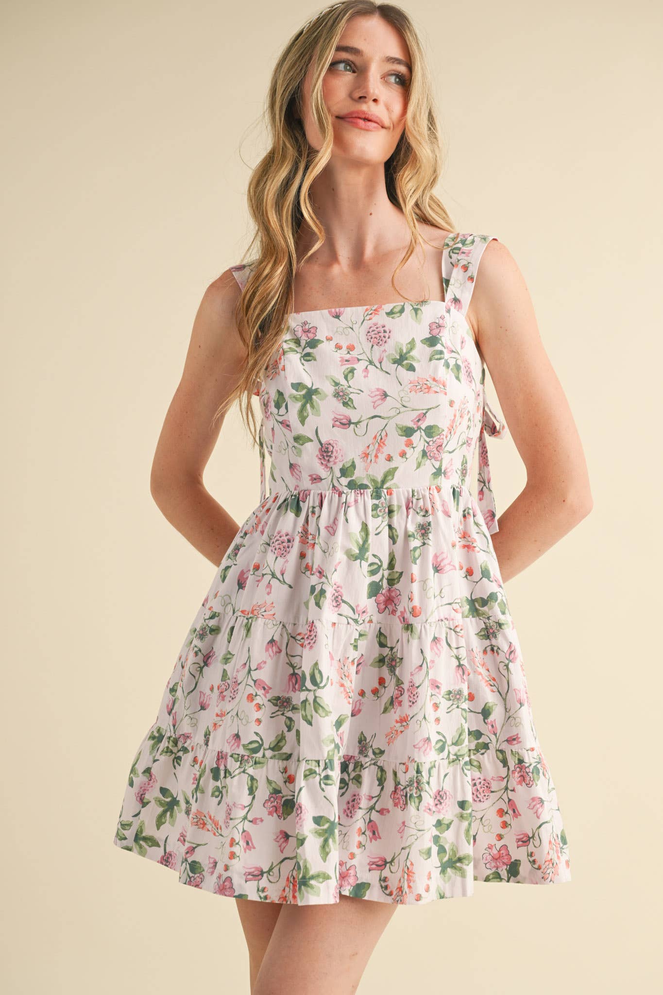 &MERCI - Vente Robe – femme - ROBE COURTE À VOLANTS FLORAUX AVEC BRETELLES À NOUER MDR38081