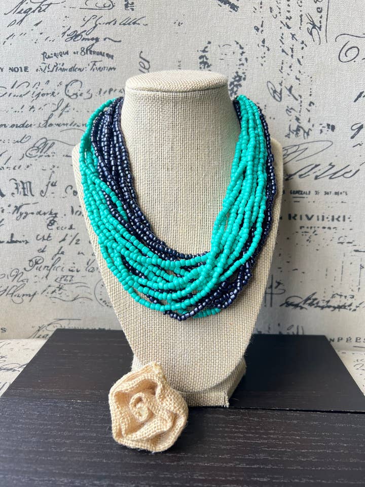 Collana dichiarativa multicolore Collane grosse per donne Collana con perline fatta a mano Tendenze moda autunnale Moda autunnale 2025 Leggera per la vendita all'ingrosso da parte di Galapagos Tagua