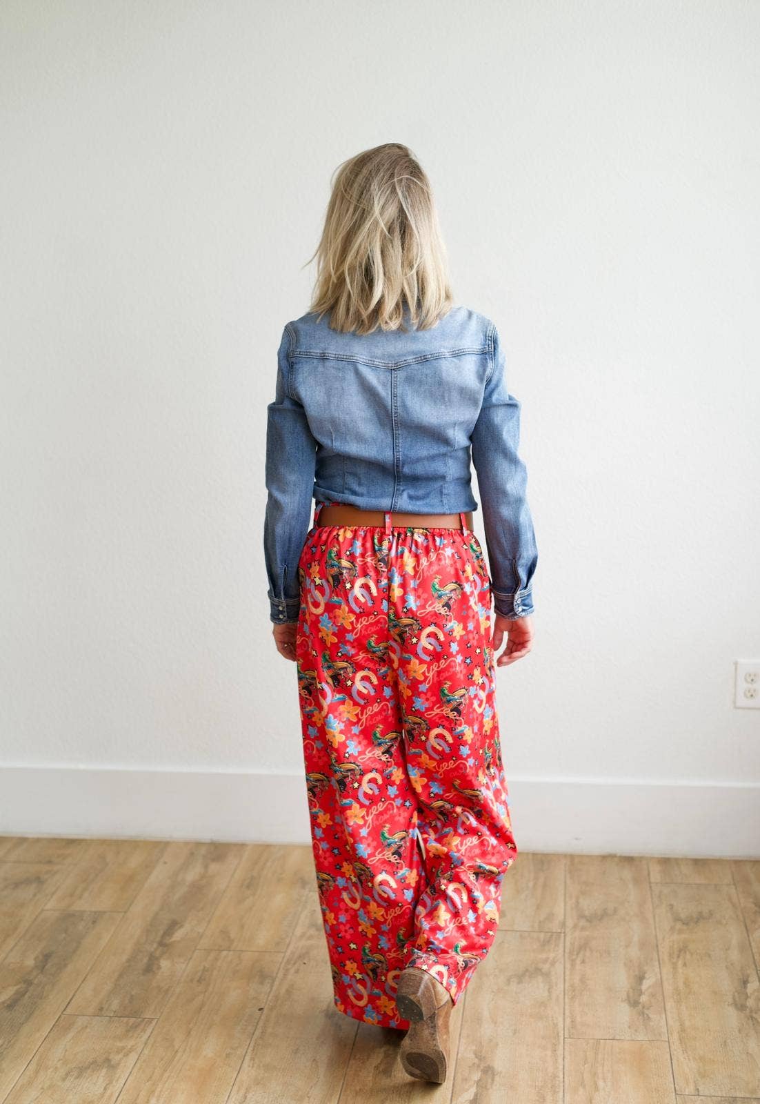 Turquoise Haven - Vente Pantalon – femme - TH56 PANTALON COWBOY FER À CHEVAL ROUGE (7 Pièces)3