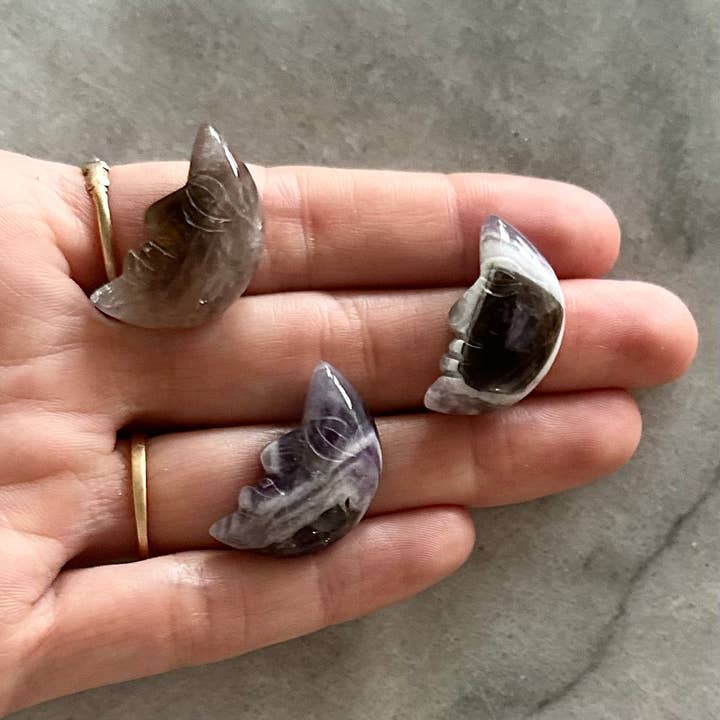 Pebble House – wholesale Spiritual stone/crystal – Amethyst Moon Face (Crystals & StoneS)1