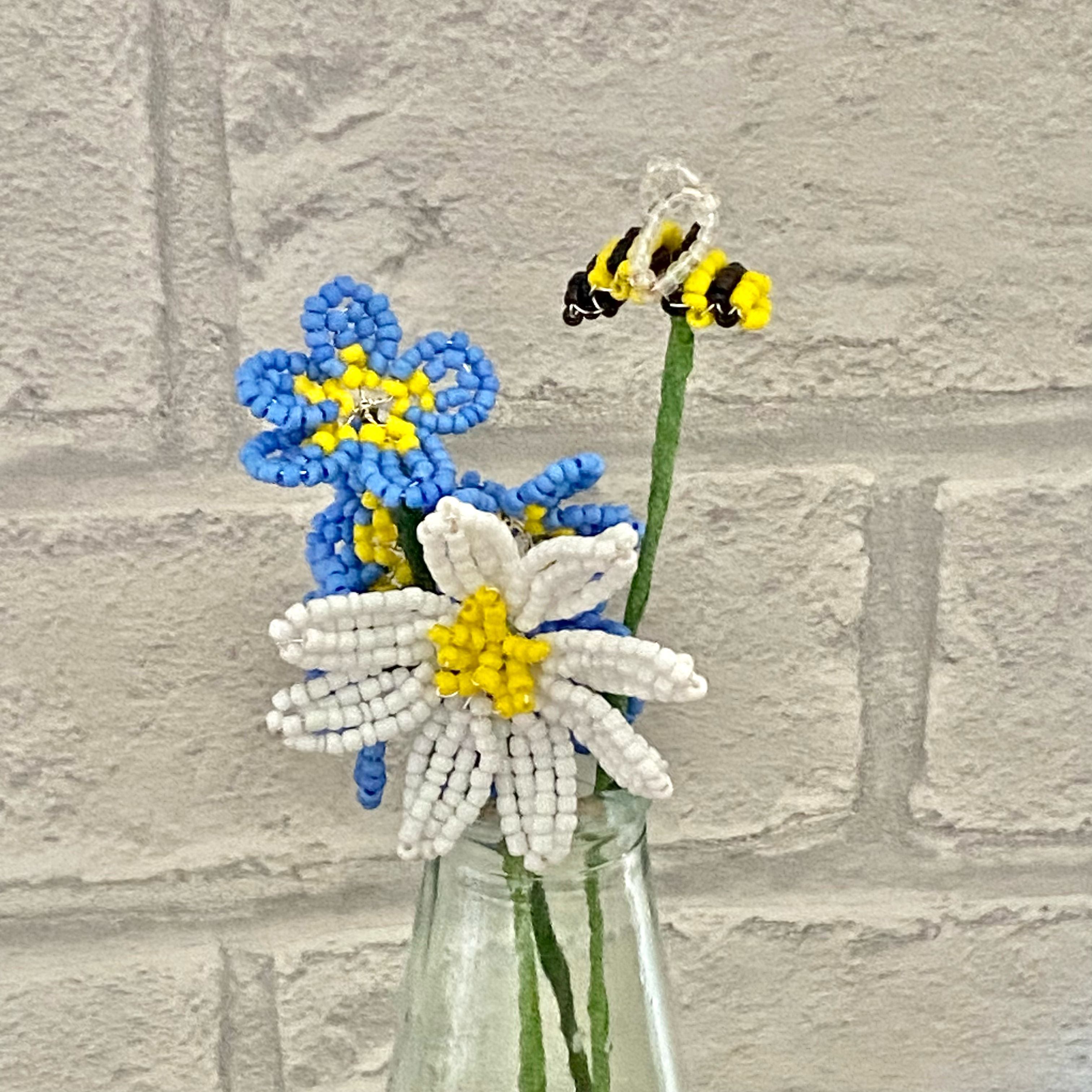 The Beaded Garden – wholesale DIY craft kit – Bees Bead Craft Kit -A creative gift idea. 4