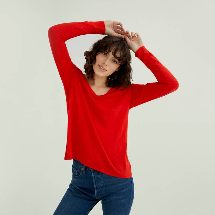 Esterella V Neck T-Shirt L/S Fiery Red Flame for wholesale by d'Els - Elsa Altaras Nasi und Nasi GbR