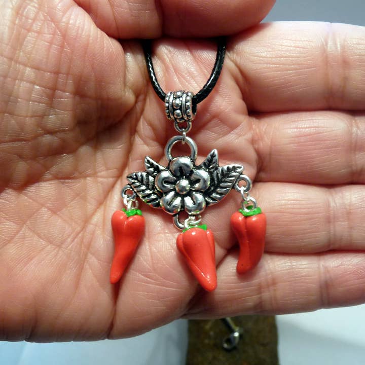 Sofishops - Wholesale Pendant/Charm Necklace - Basque pendant 3 peppers1