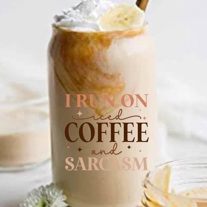 I Run on Coffee & Sarcasm Tumbler Kaffee/Bierglas für den Großhandel von Eluxe Creations