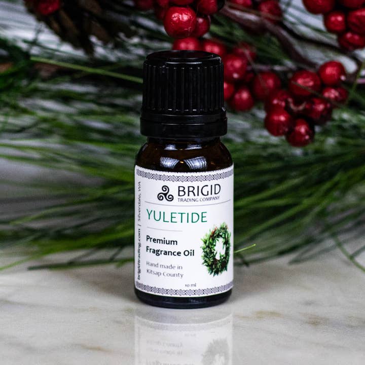 Brigid Trading Company - Wholesale Fragrance oil - Yuletide Diffuser Oil - Juniper, Christmas Wreaths, Pine Trees, and Bonfire Smoke