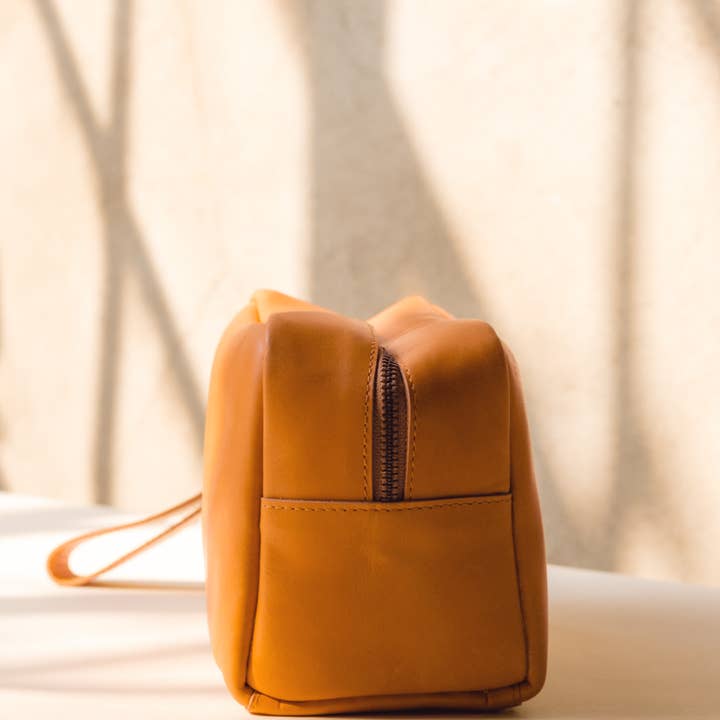 Cognac Avery Dopp Kit for wholesale on Faire1