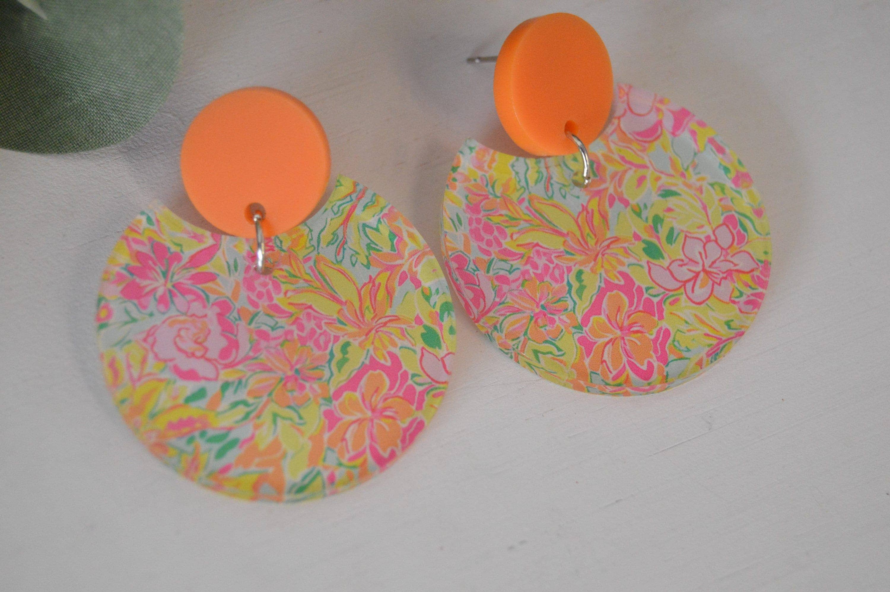 The Adorned Fox – wholesale Dangle earrings – Preppy Earrings, Colorful Notched Circle Earrings, Floral2