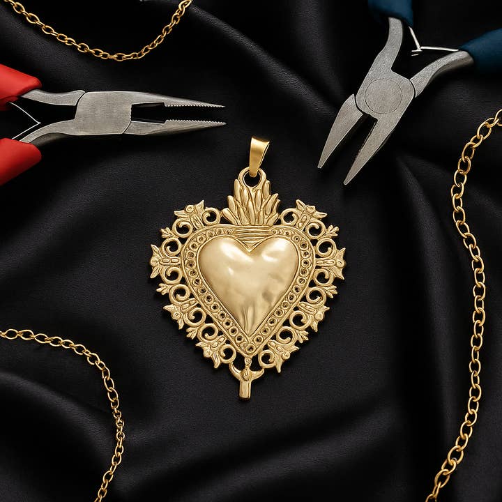 Wild & Free - Wholesale Individual Charm/Pendant - Amulet of the Sacred Heart