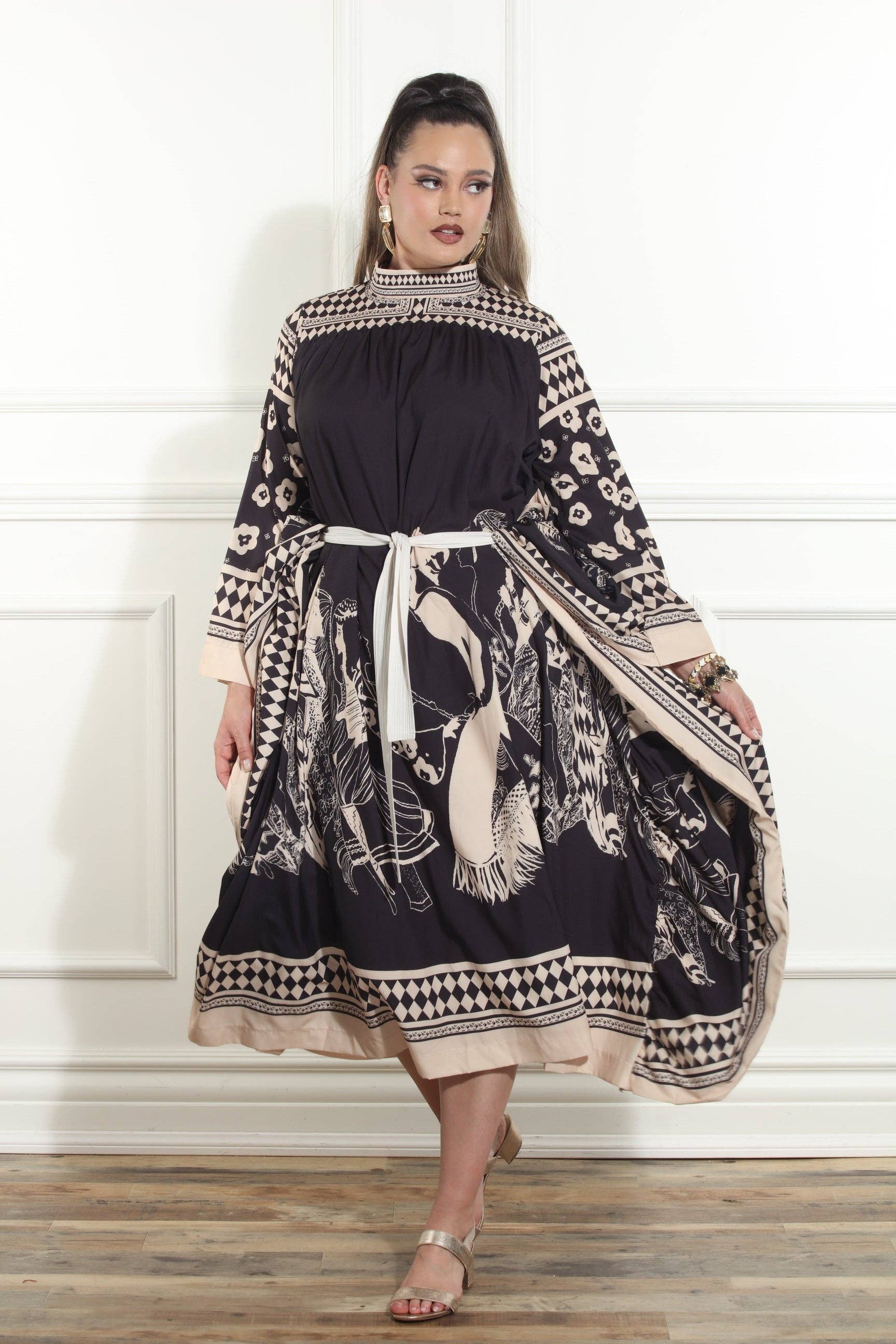 Love The Queen – wholesale Dress – Women's – Luxe Moda,  - Style LM-4722