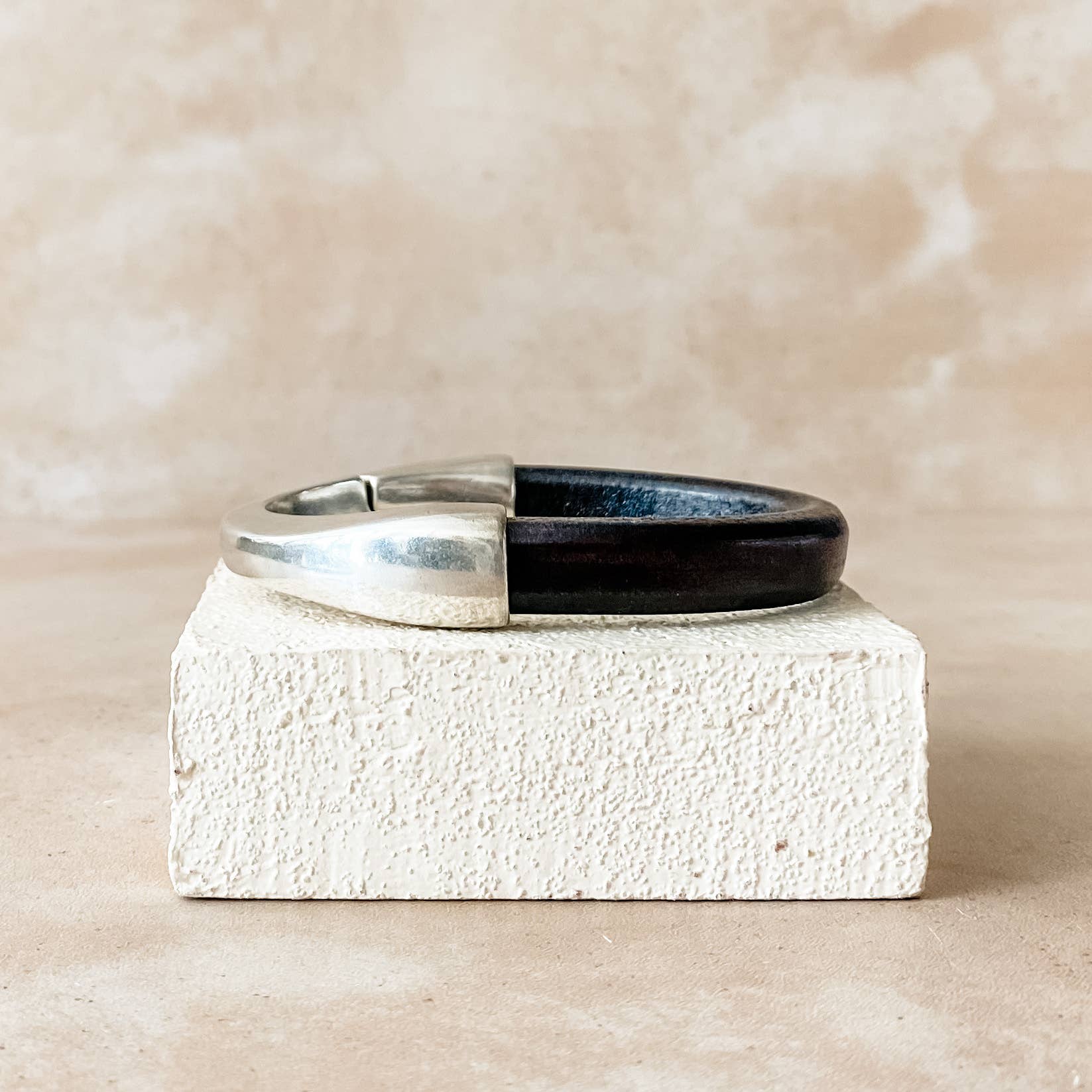 Diana Kauffman Designs - Vendita all'ingrosso Bracciale a polsino - Bracciale breakaway in pelle/Argento21