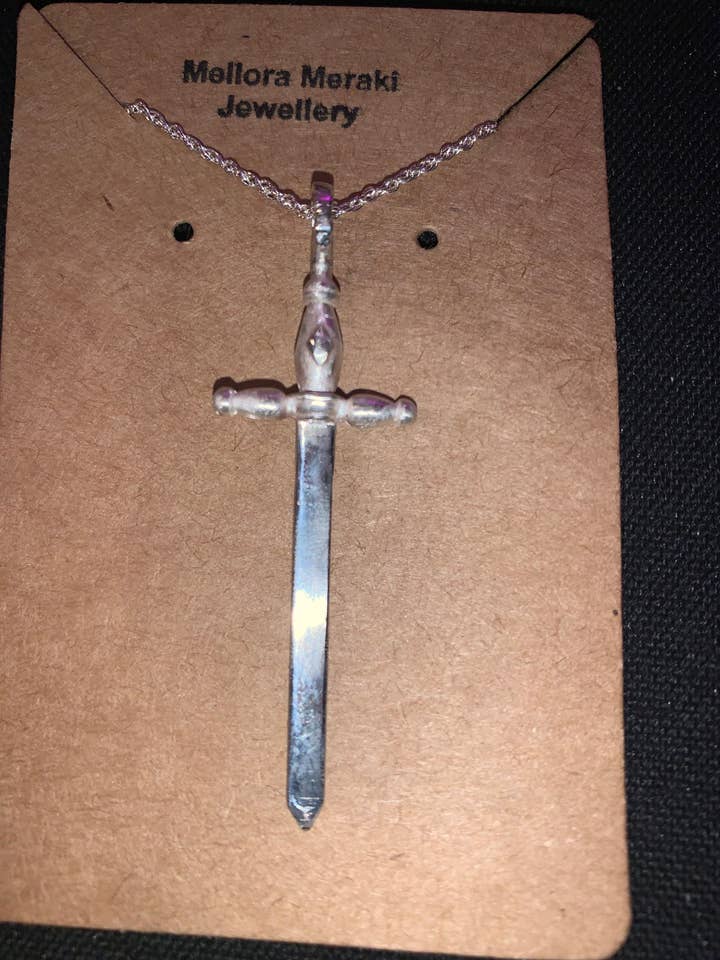 Pendentif Legend en argent sterling pour la vente par Meliora Meraki Jewellery