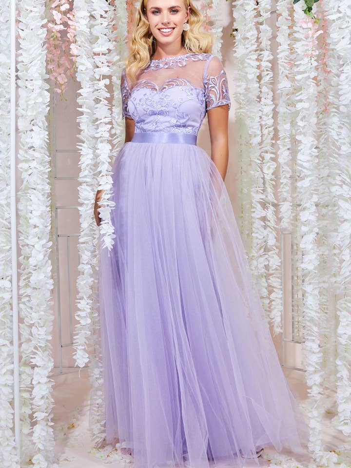 Robe maxi Goddiva en tulle brodé avec tulle uni DR3584 pour la vente par Goddiva