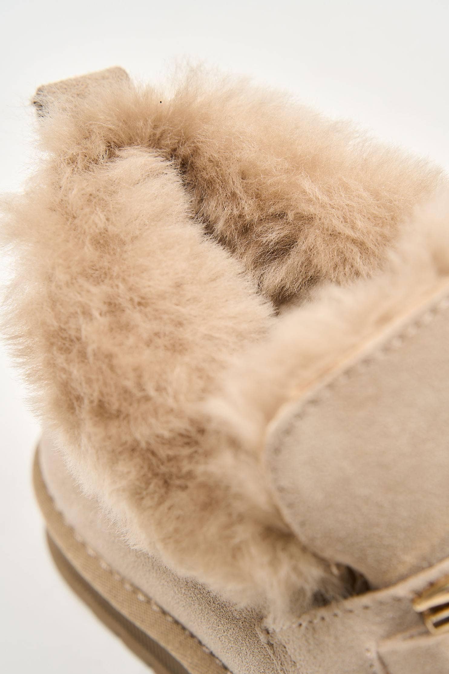 Puff Buckle Beige for wholesale on Faire8