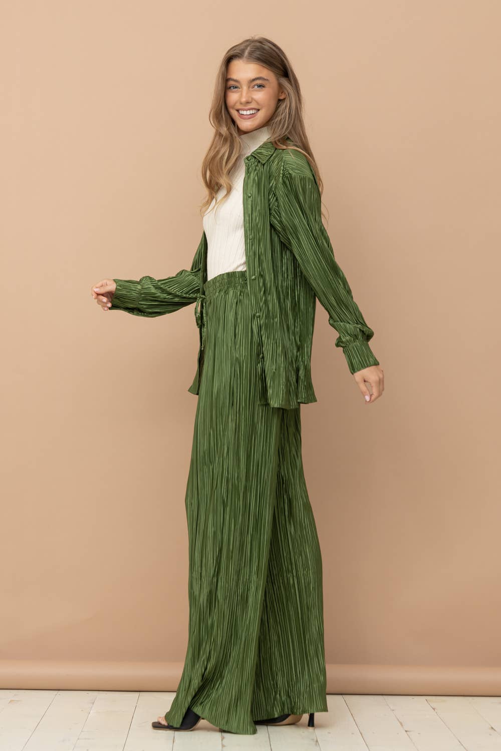 Blue B – wholesale Lounge set – Women's – 32108SET - Accordion Pleat Button Blouse Pant Lounge Set6