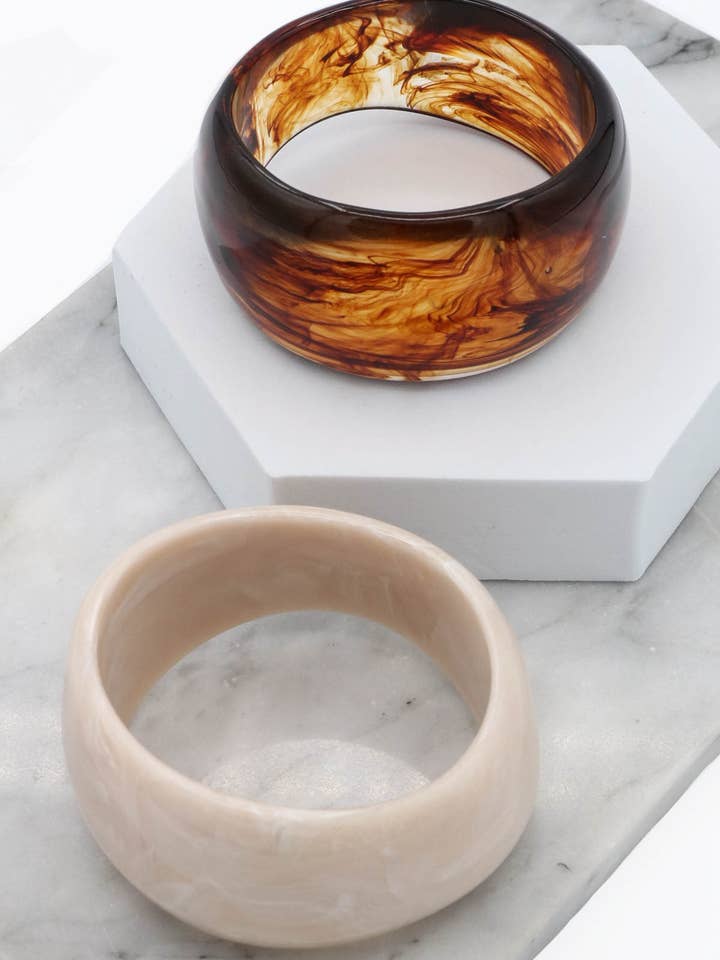 Bracelet en résine acrylique coloré et poli pour la vente par Mint & Shine