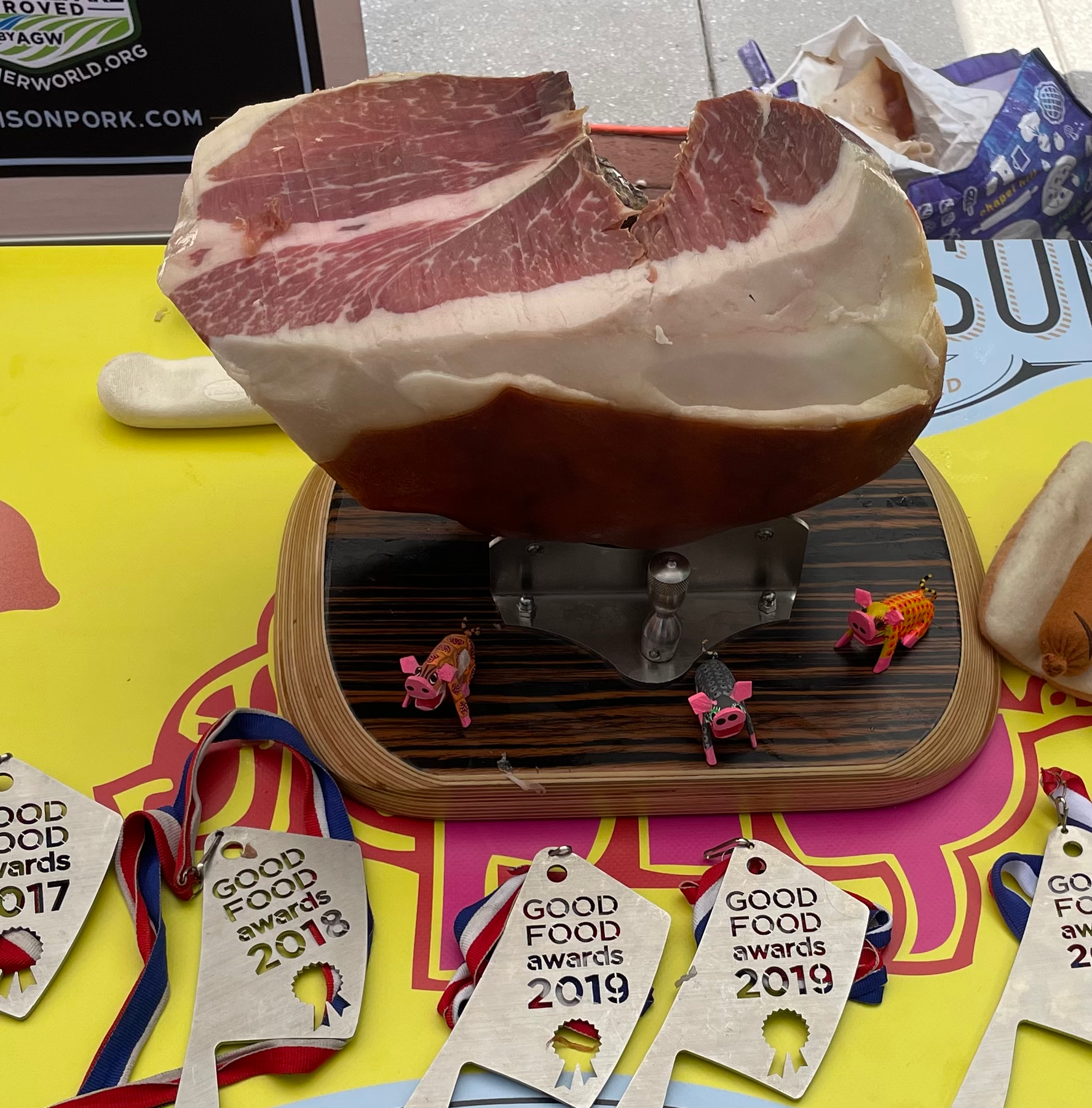 Lady Edison - Wholesale Ham - Whole Boneless Ham3