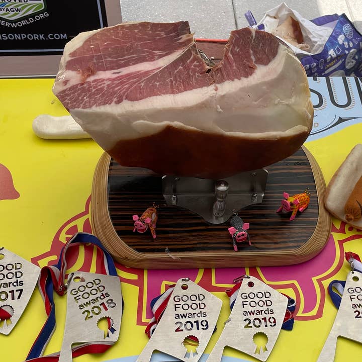 Lady Edison - Wholesale Ham - Whole Boneless Ham3