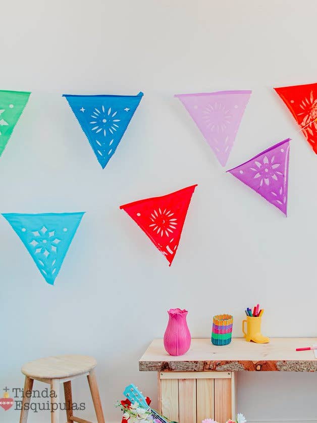Ghirlanda di bandierine di plastica con decorazione tipica messicana « papel picado » per la vendita all'ingrosso da parte di Tienda Esquipulas distribution