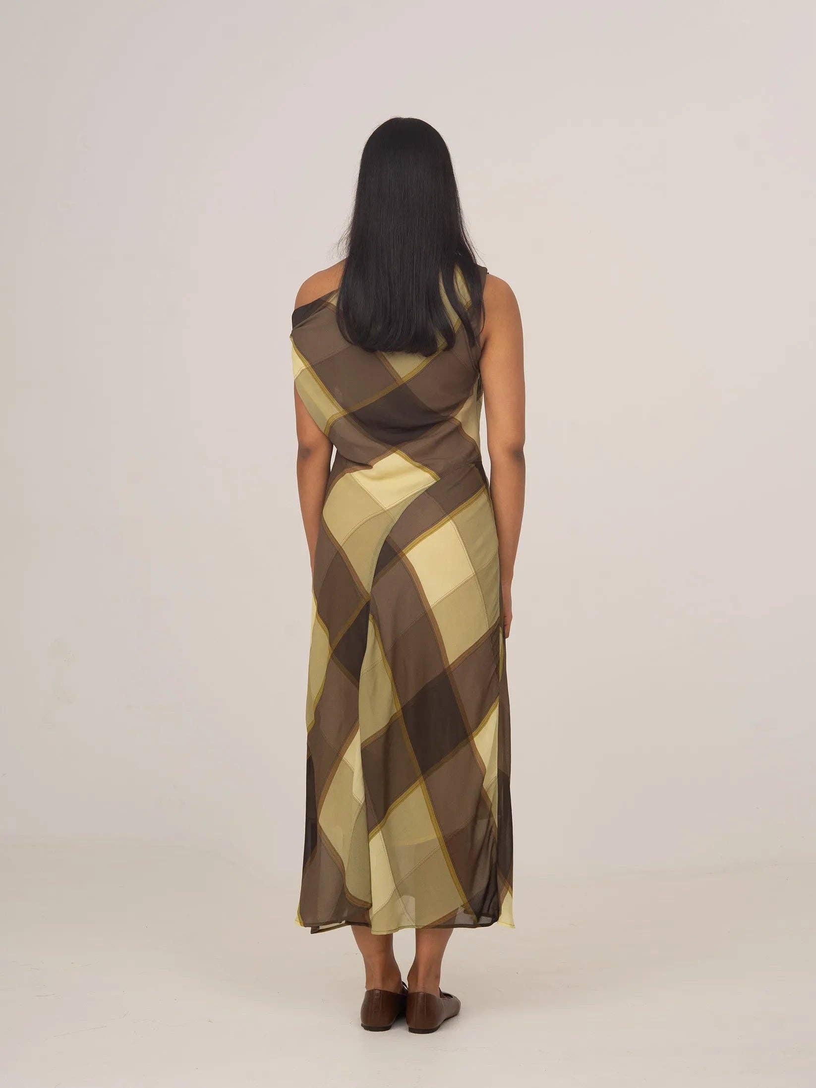 CARMEN SAYS - Wholesale Dress - Women's - Vestido largo de ocasión a cuadros reales marrón y verde3