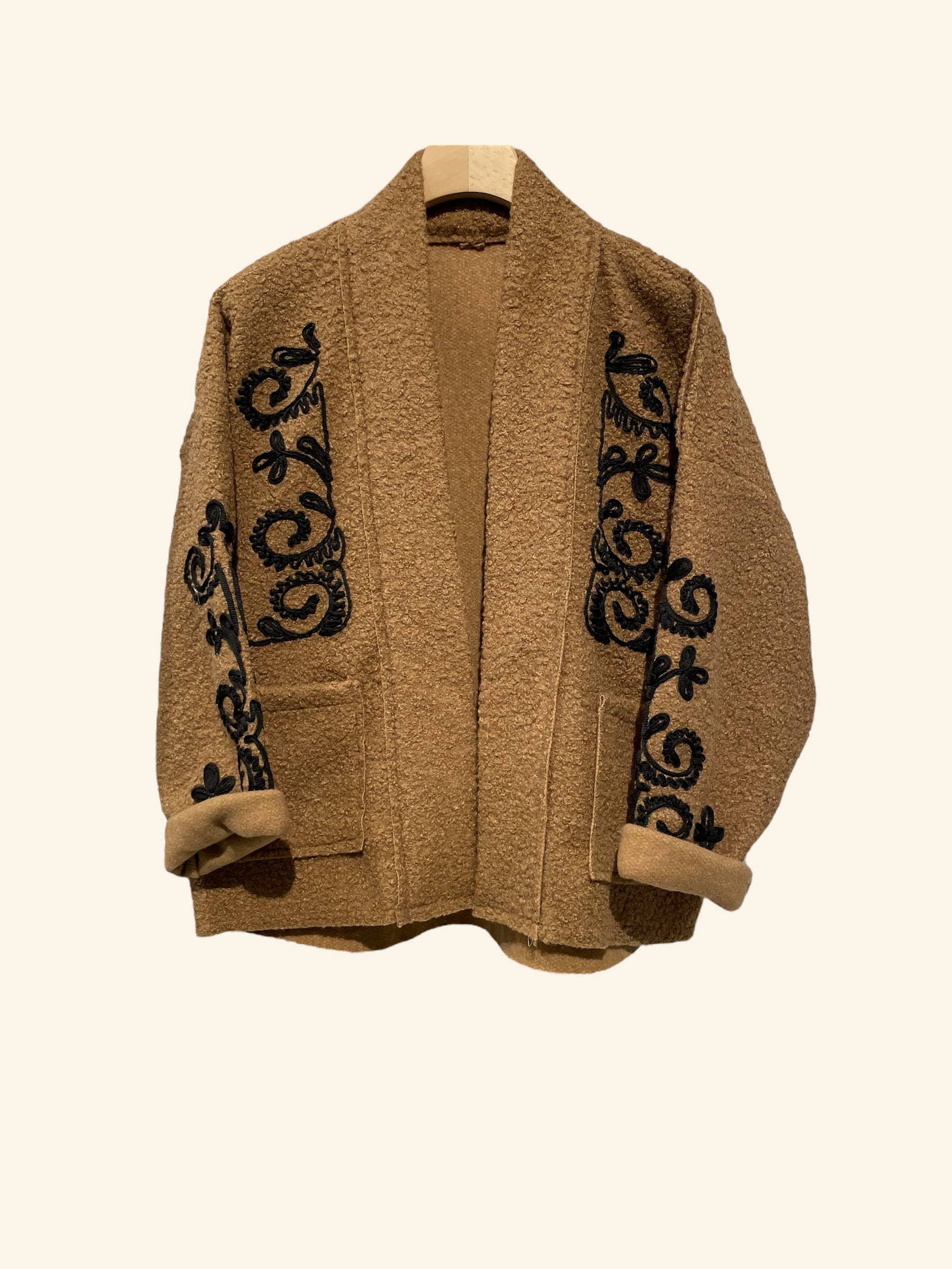 Nota bene - Wholesale Jacket - Women's - Open cardigan with embroidered patterns Art 243822