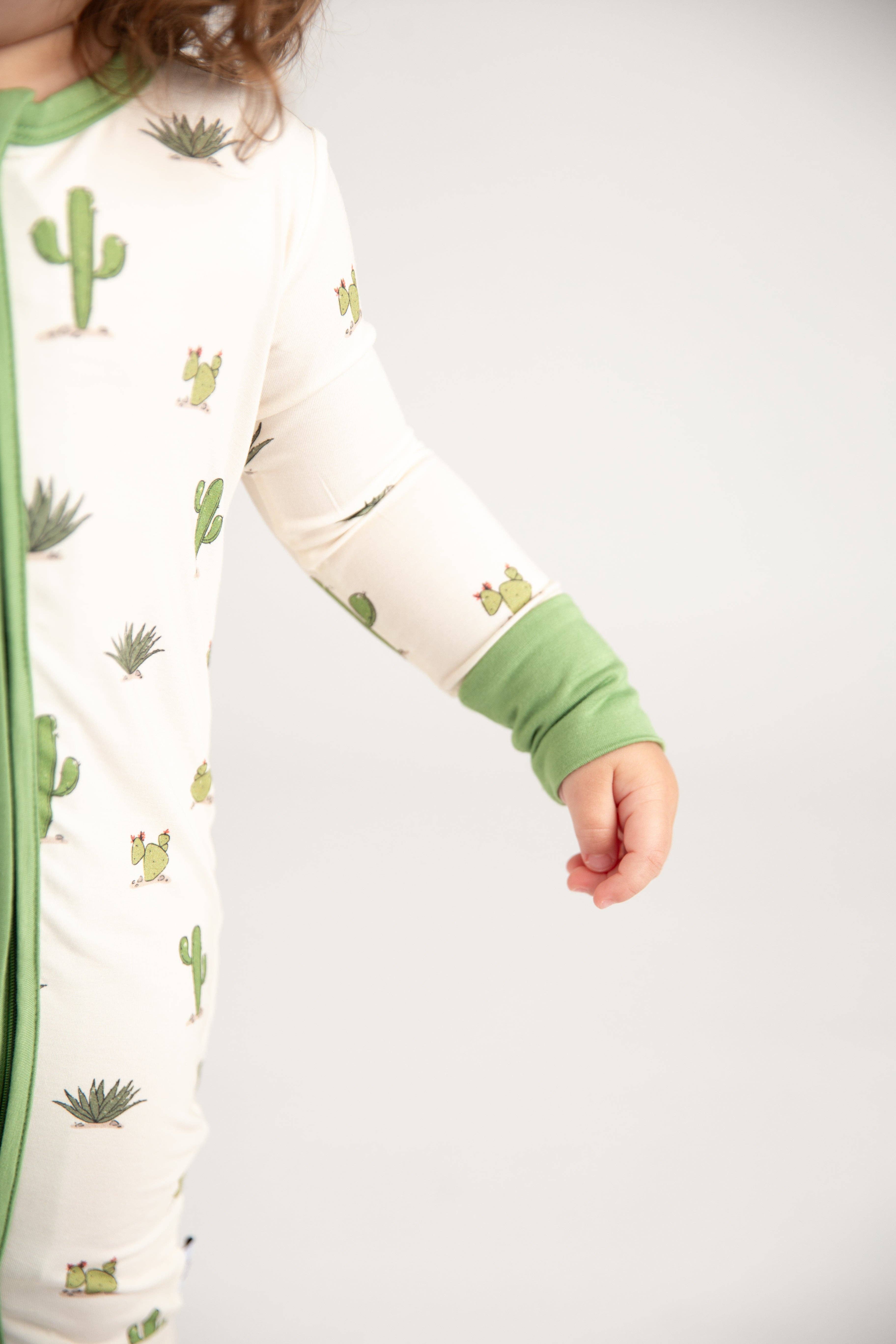 The OVer Company - Wholesale Slaappak - Baby - Cactus Cuddles romper van bamboe3