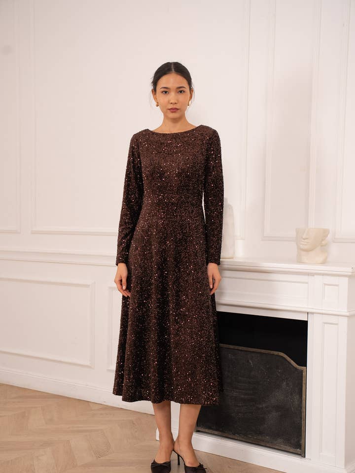 Abito lungo con paillettes a maniche lunghe per la vendita all'ingrosso da parte di Attentif Paris