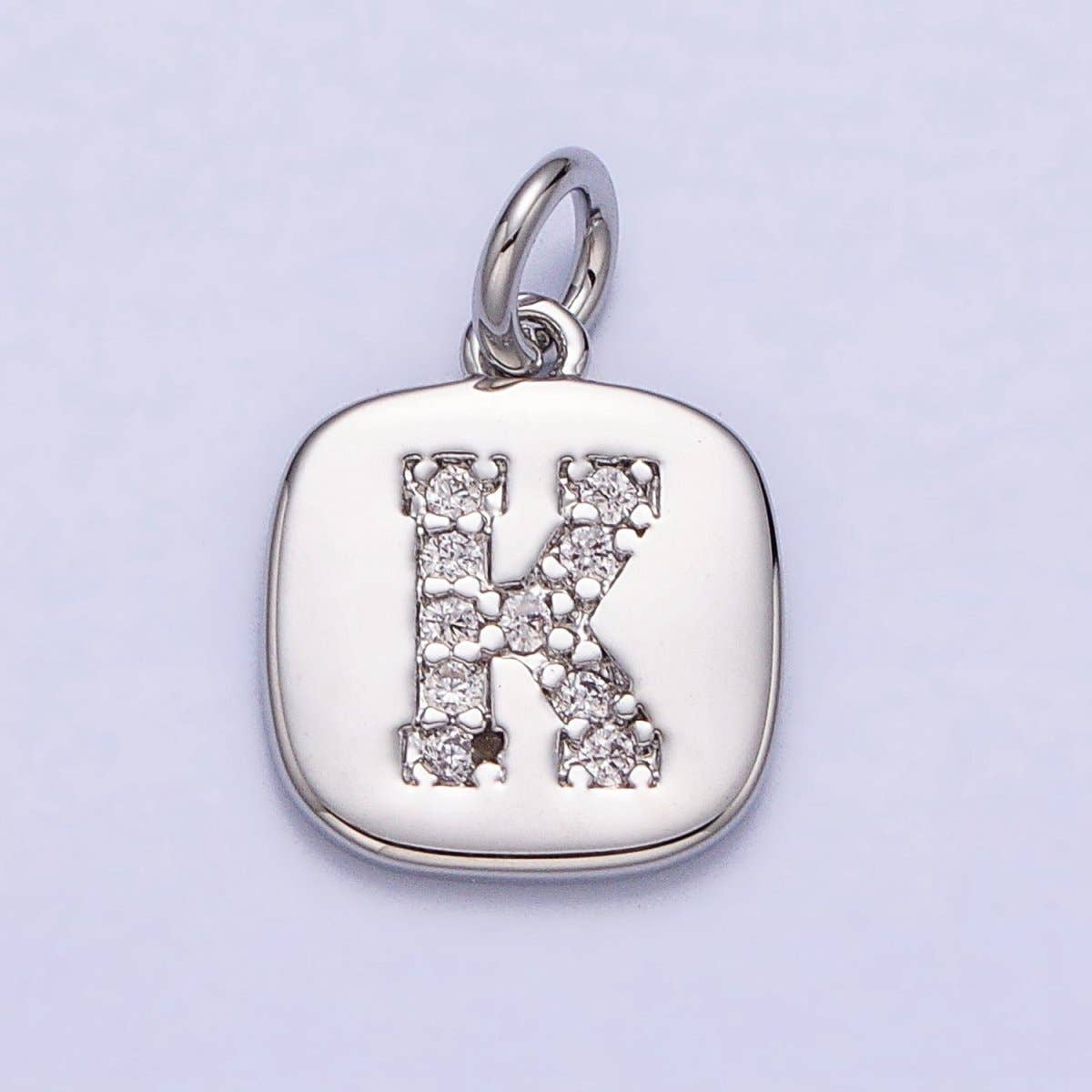 Aim Eternal - Vente Breloques/médailles personnalisées - Pendentif personnalisé avec initiale en pavé micro CZ carré argenté clair | A-266-A-27810