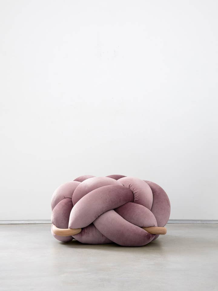 (L) Mauve Knut Ottoman för wholesale av Knots Studio