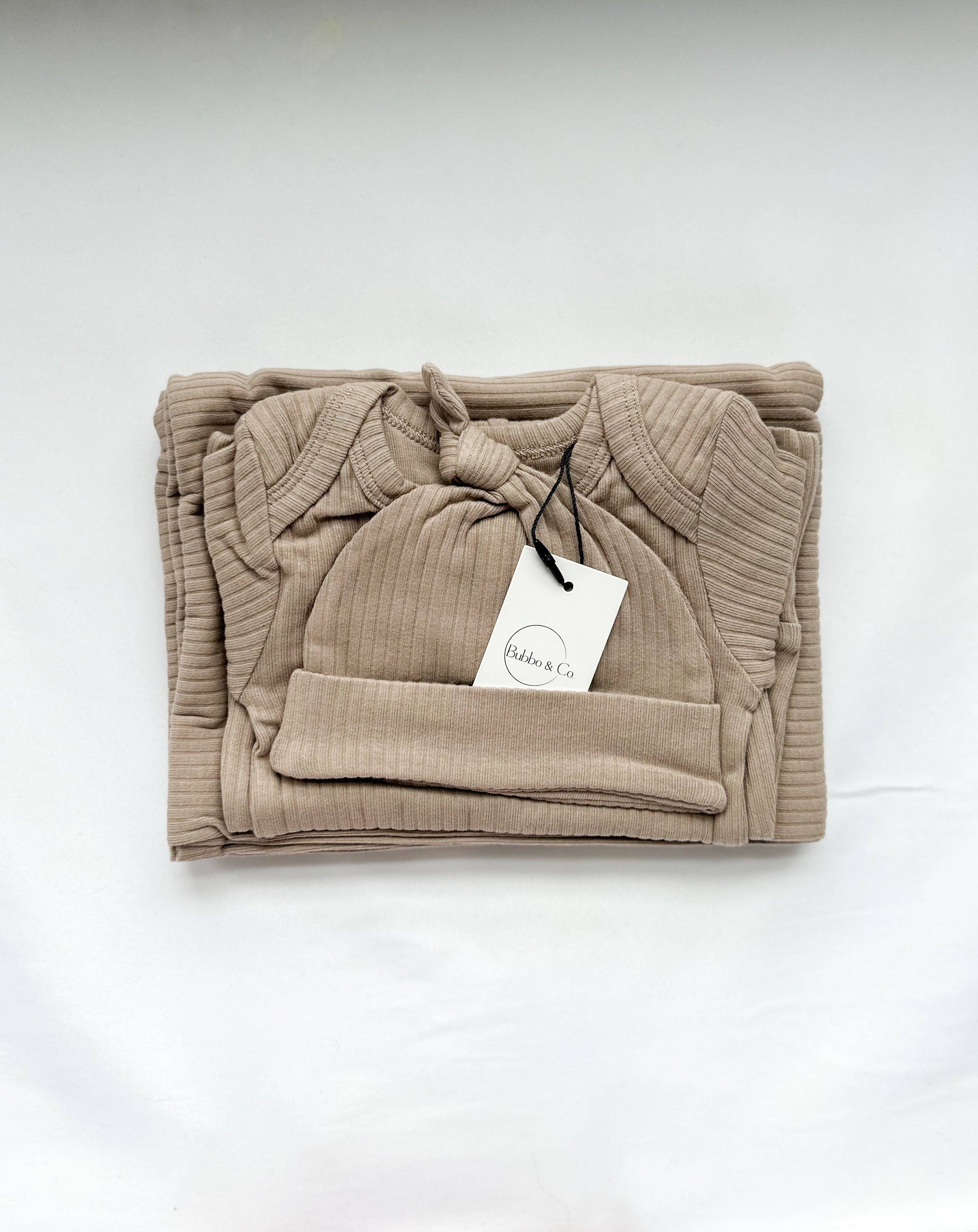 Bubbo & Co. – wholesale Clothing set – Baby – organic newborn going home ribbed set - taupe1