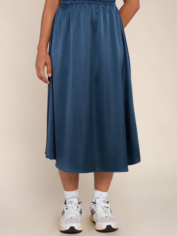 NLT - Wholesale Skirt - Women's - Satin Midi Skirt - Plus Size5