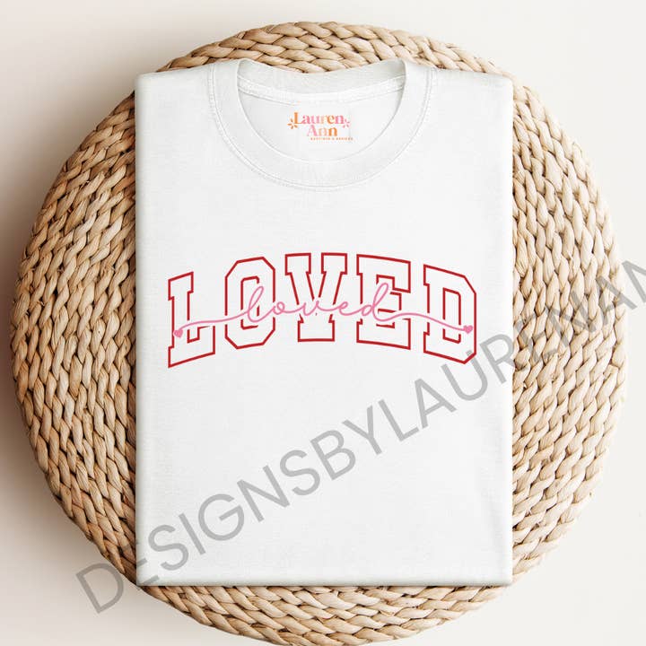 Camiseta Loved para venta al por mayor de Lauren Ann Boutique & Designs
