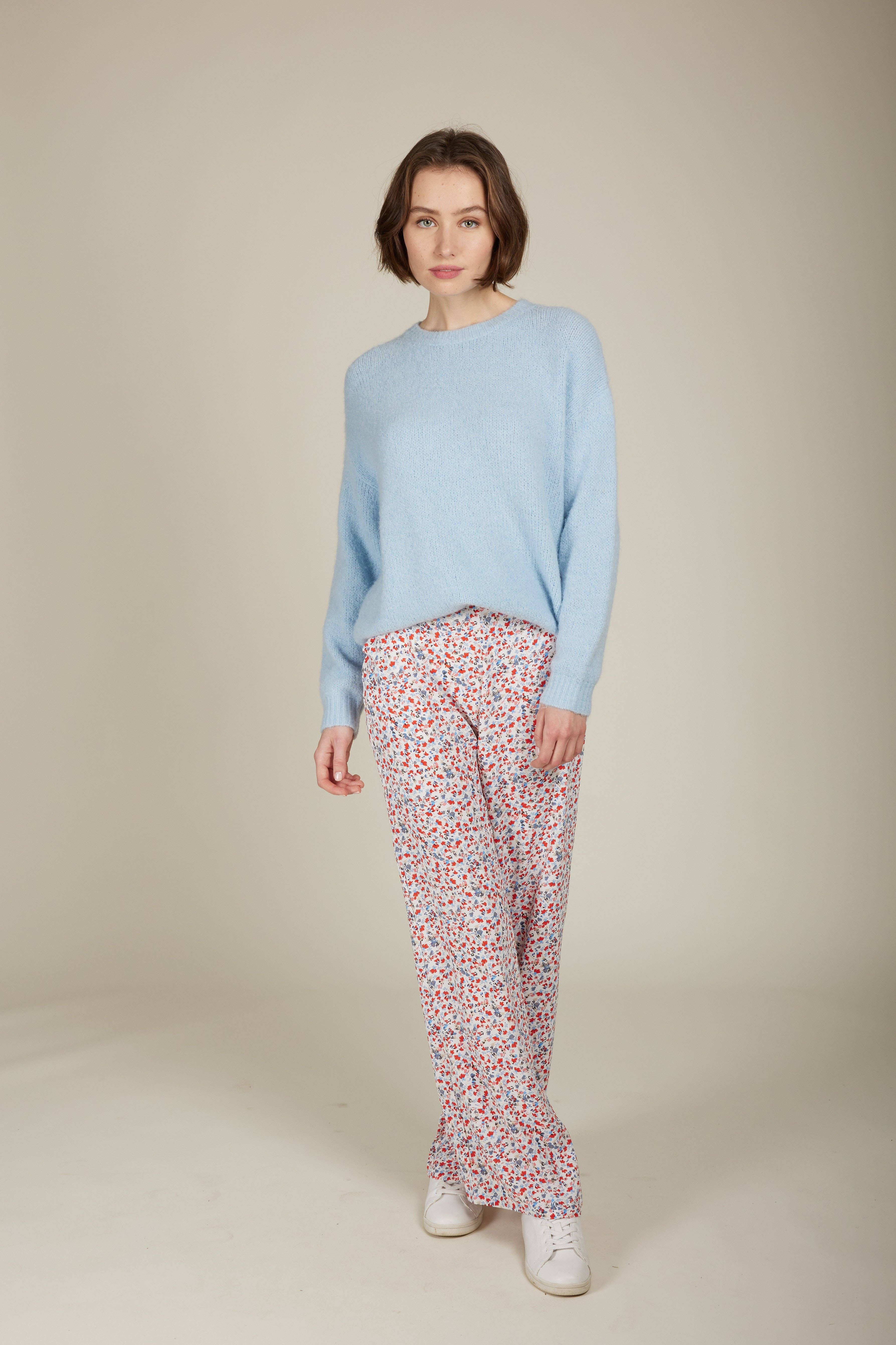 WHITE BABETTE - Loose and flowing floral print pants for wholesale on Faire5