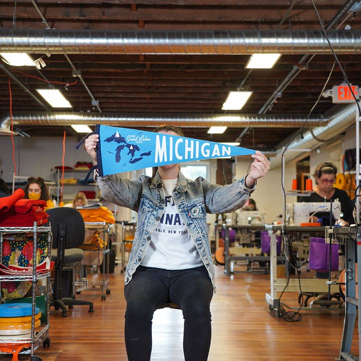 Oxford Pennant - Vente Drapeaux - Fanion Michigan2