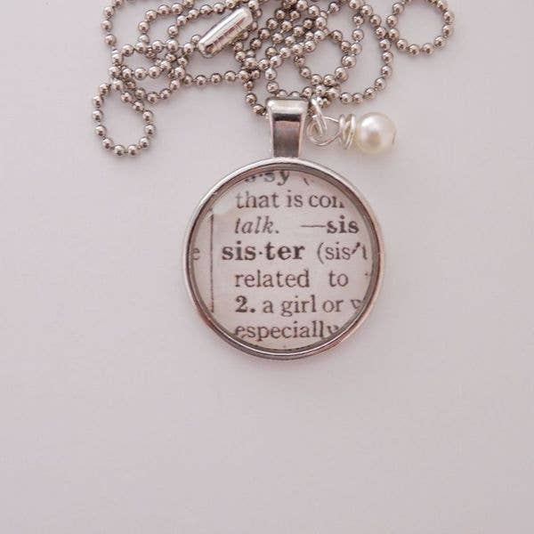 Collana con ciondolo «Sister» per la vendita all'ingrosso da parte di KraftyKash Designs