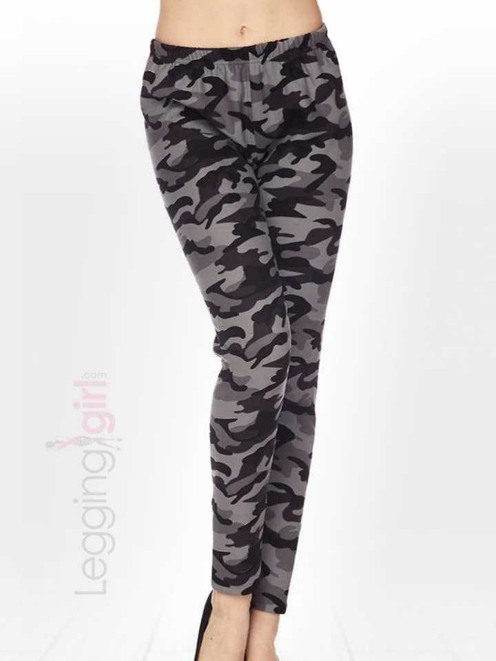 Grey Camo - Legging doux imprimé en fourrure/polaire pour femmes pour la vente par LeggingGirl.com