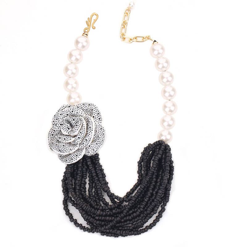 PEACH ACCESSORIES - Venta al por mayor Collares de cuentas/perlas - Collar de Flores con Cuentas y Perlas Sintéticas en Negro NEK5431