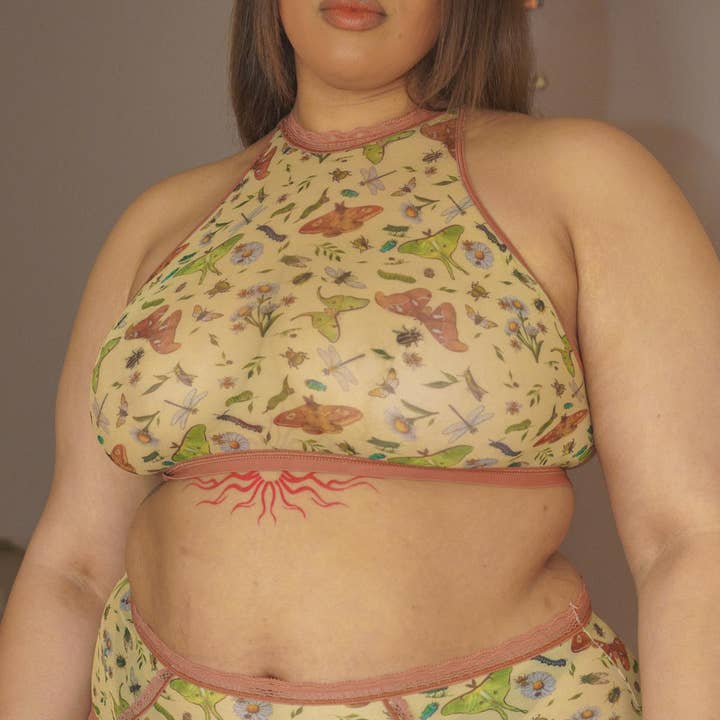 Bugs Printed Mesh High Neck Cami för wholesale av Uye Surana