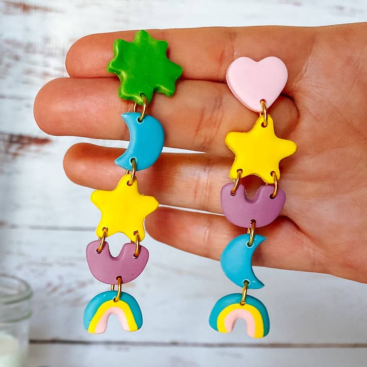 Brincos Lucky Charms, Brincos Marshmellow, Argila polímero artesanal, brinco com declaração abstrata, joalharia com declaração de cereais, brinco barro coração por atacado de Lauren Likes Art