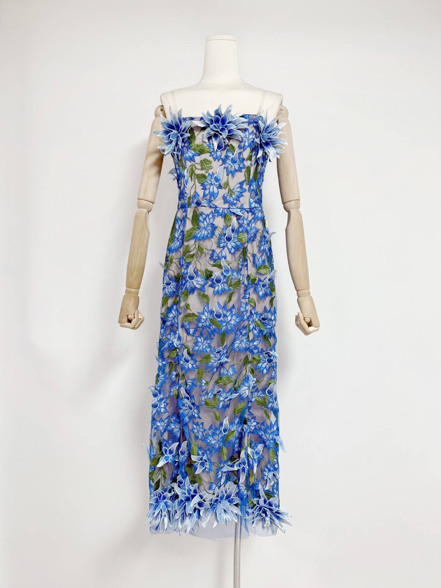 Productseeker - Vente Robe – femme - Robe d'été élégante en maille avec broderie 3D et bustier tube3