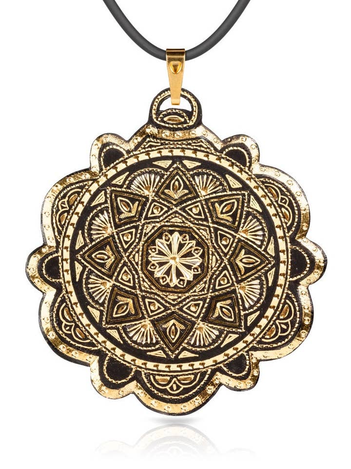 Ciondolo damasceno fatto a mano in oro a Toledo Traditional per la vendita all'ingrosso da parte di Togashi Damasquinos