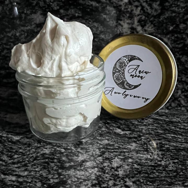 Beurre corporel de karité pour la vente par A New Moon