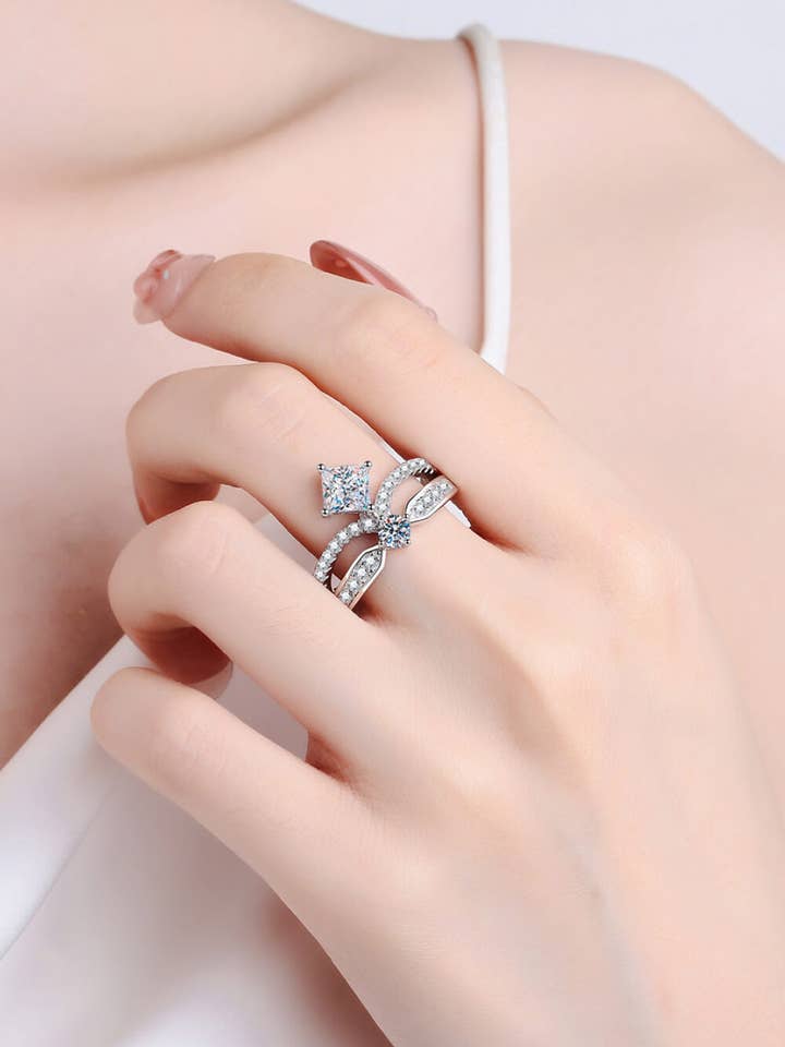 Rhodium över ren sterlingsilver Radiant-skuren Moissanite kronring för wholesale av Sparkala