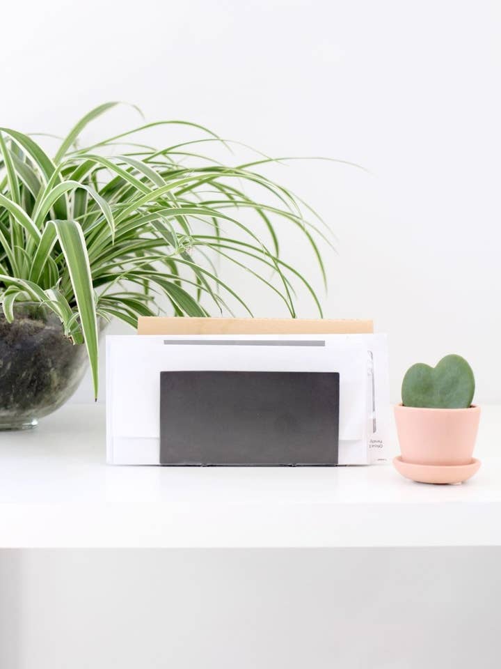 Organizador de correo de metal mínimo para venta al por mayor de Highland Ridge | Handmade Home Decor