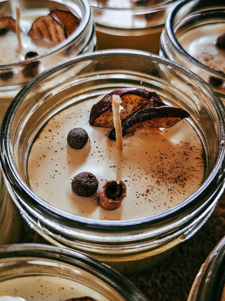 Beeswax Blend Candle Apple Cider for wholesale by Mother Ürth