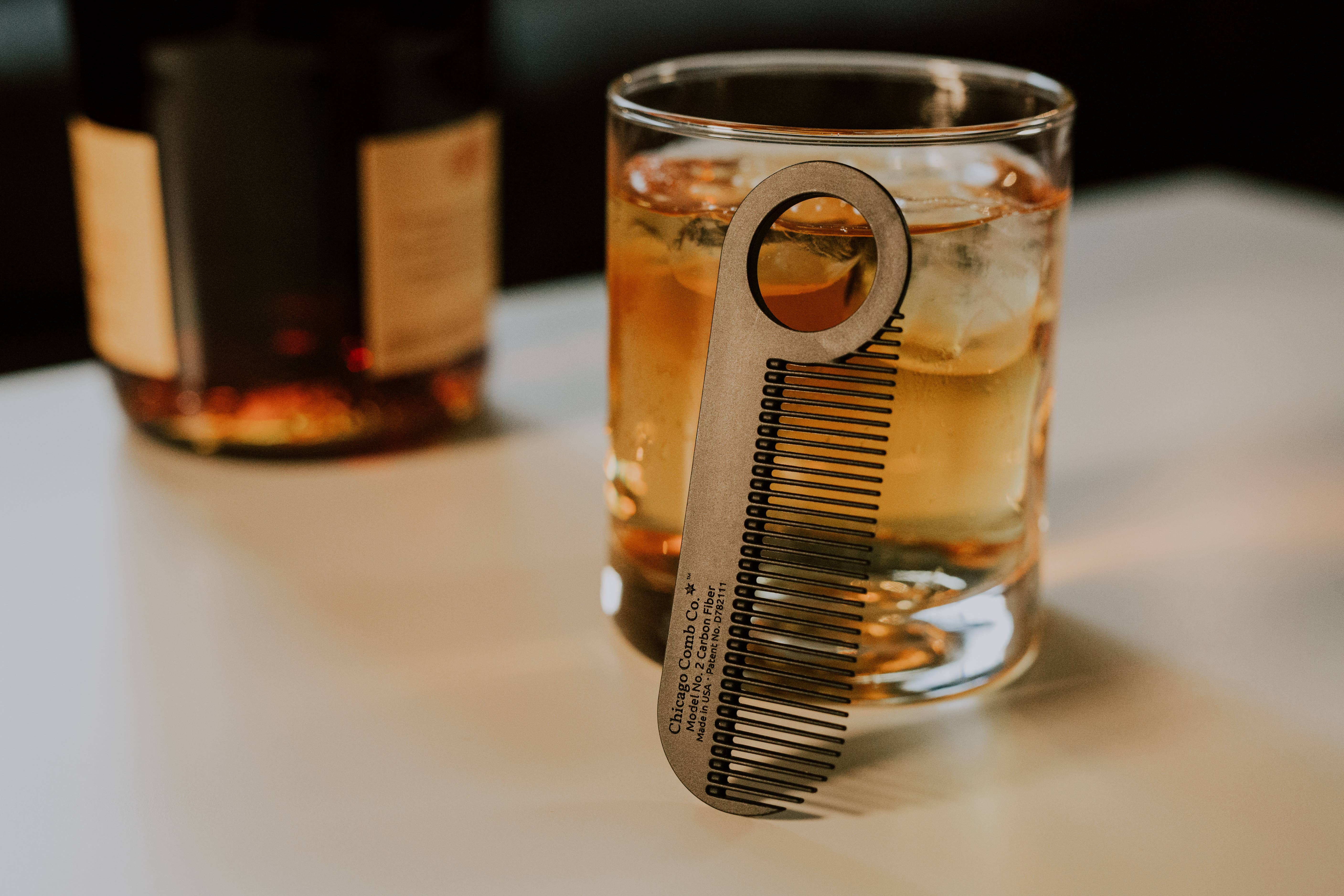 Chicago Comb Co. - Vente Peigne/brosse à cheveux - Peigne en fibre de carbone modèle n° 27