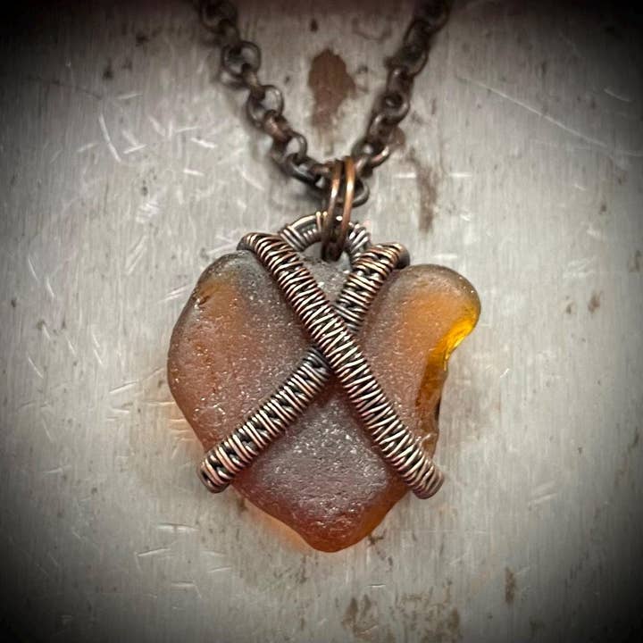 Colar de Vidro do Mar em Forma de Coração com Fio de Cobre de Martha's Vineyard por atacado de Natural Gifts Jewelry