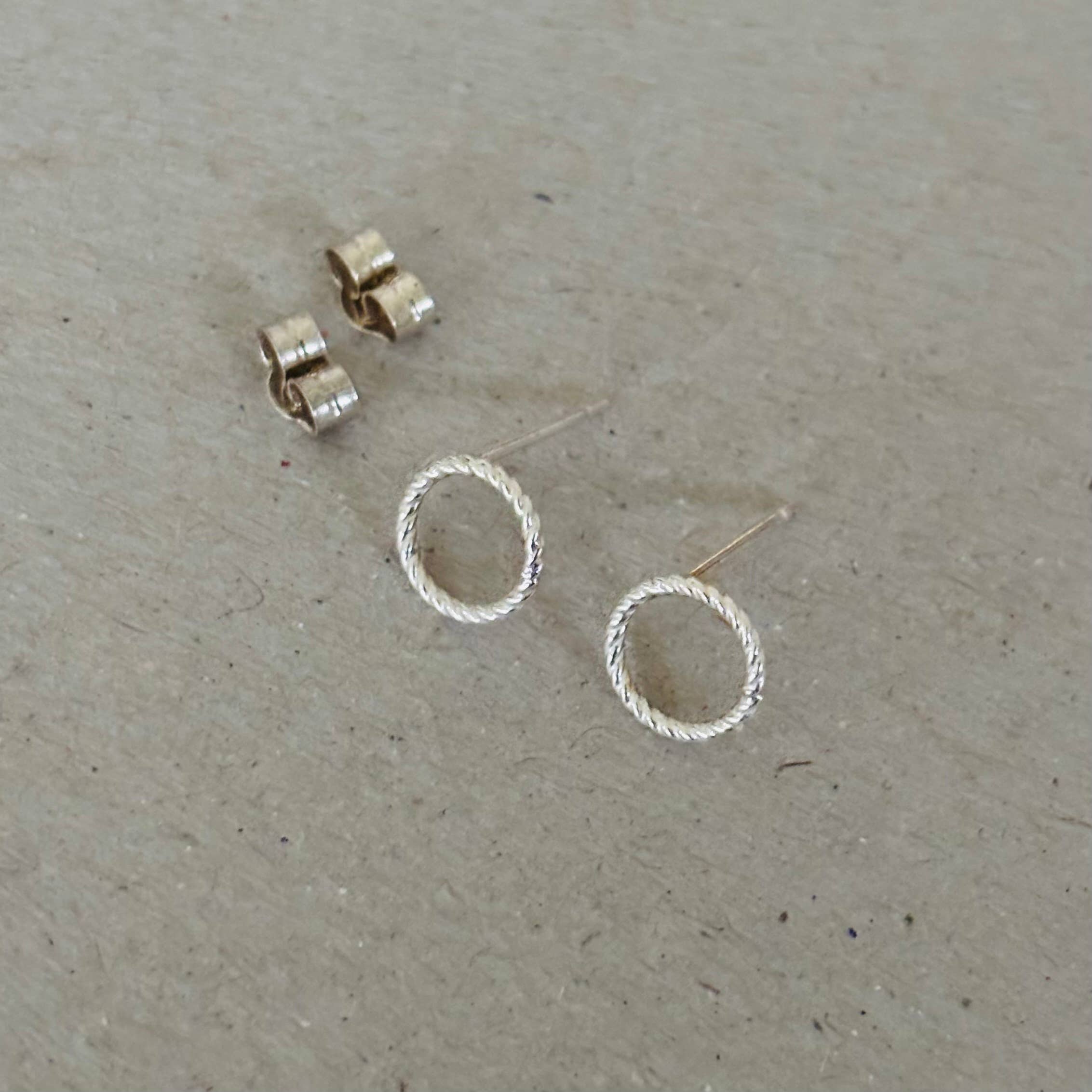 Verve Jewellery – wholesale Stud/post earrings – Sterling silver twisted circle studs4